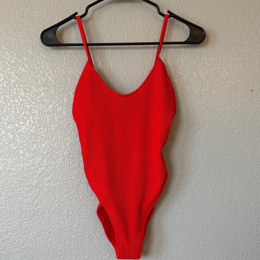 Good American Always Fits Vivid Red Textured Swimsuit